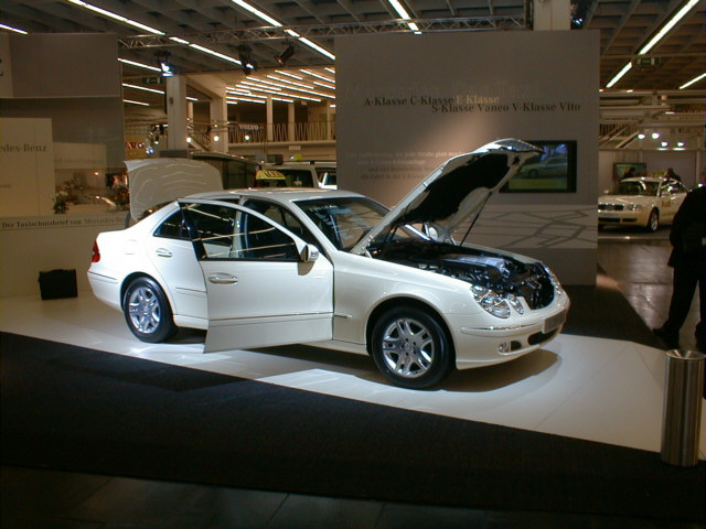 Der MB 211: Mehr Platz für den Motor als für große Fahrgäste